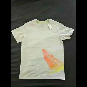 Stylish Graphic Tee with Colorful Print - Perfect for Casual Wear